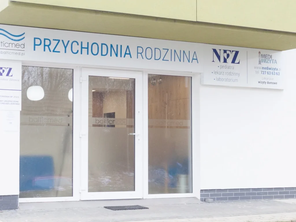 Wejście do przychodni Balticmed Warszewo